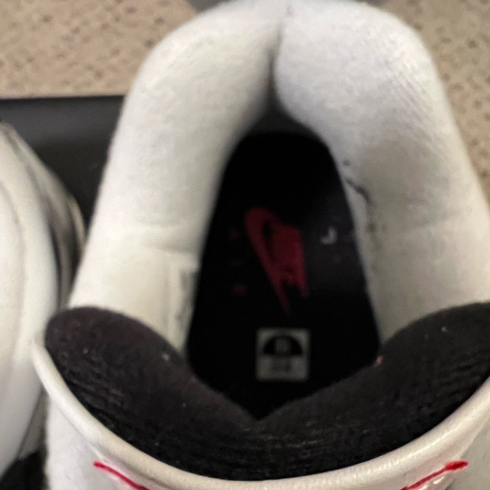 Jordan 4 Retro (2025) White Cement 
Worn 3x - Picture 8 of 11